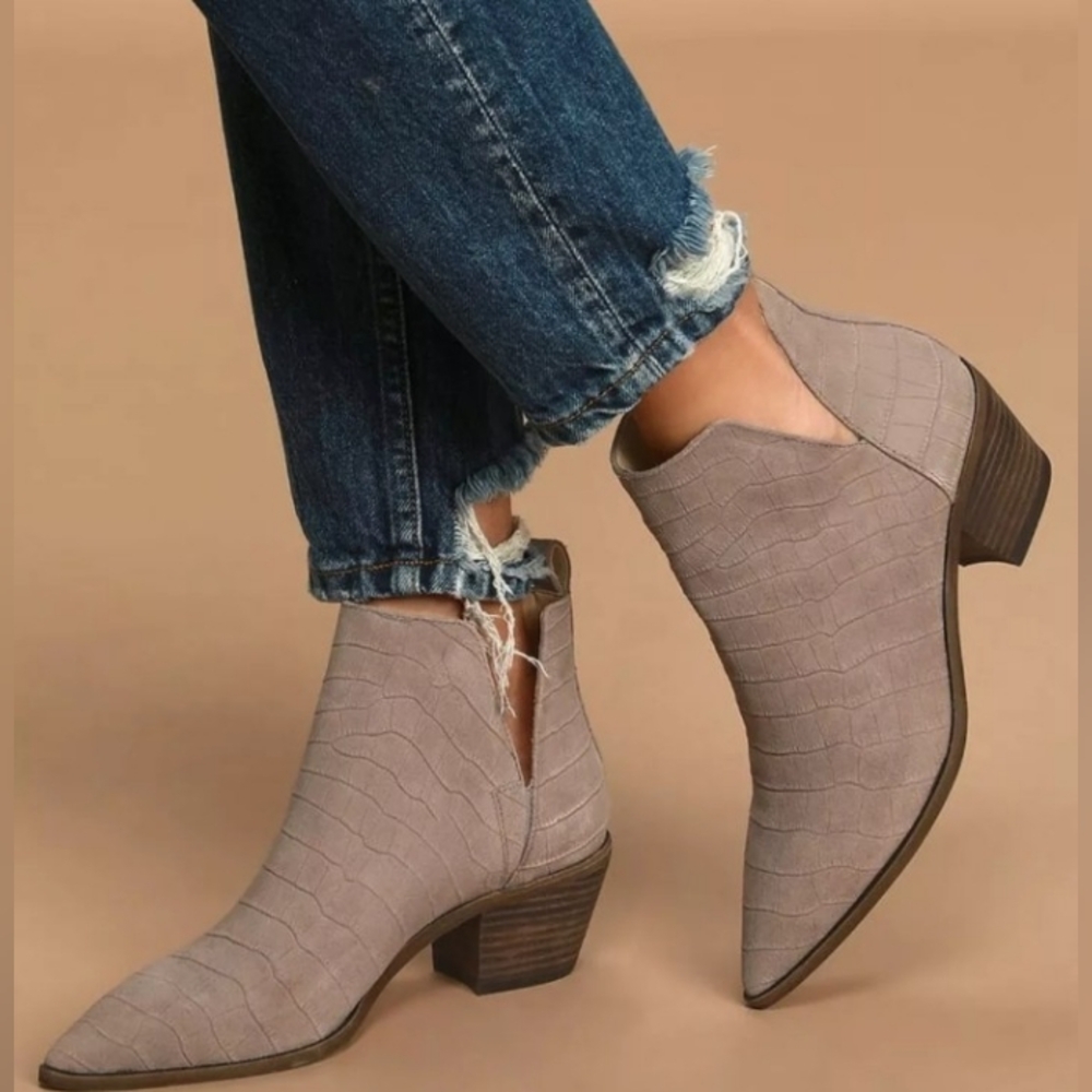 Sole Society Laurelah Earl Gray Crocodile Suede Pointed Toe Booties Size 8.5M